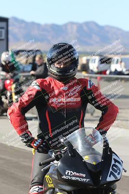 media/Dec-01-2025-Moto Forza (Mon) [[2daa91e15f]]/4-Around the Pits/